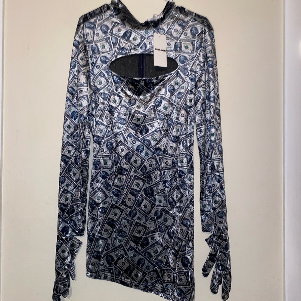 Long sleeves glove dress